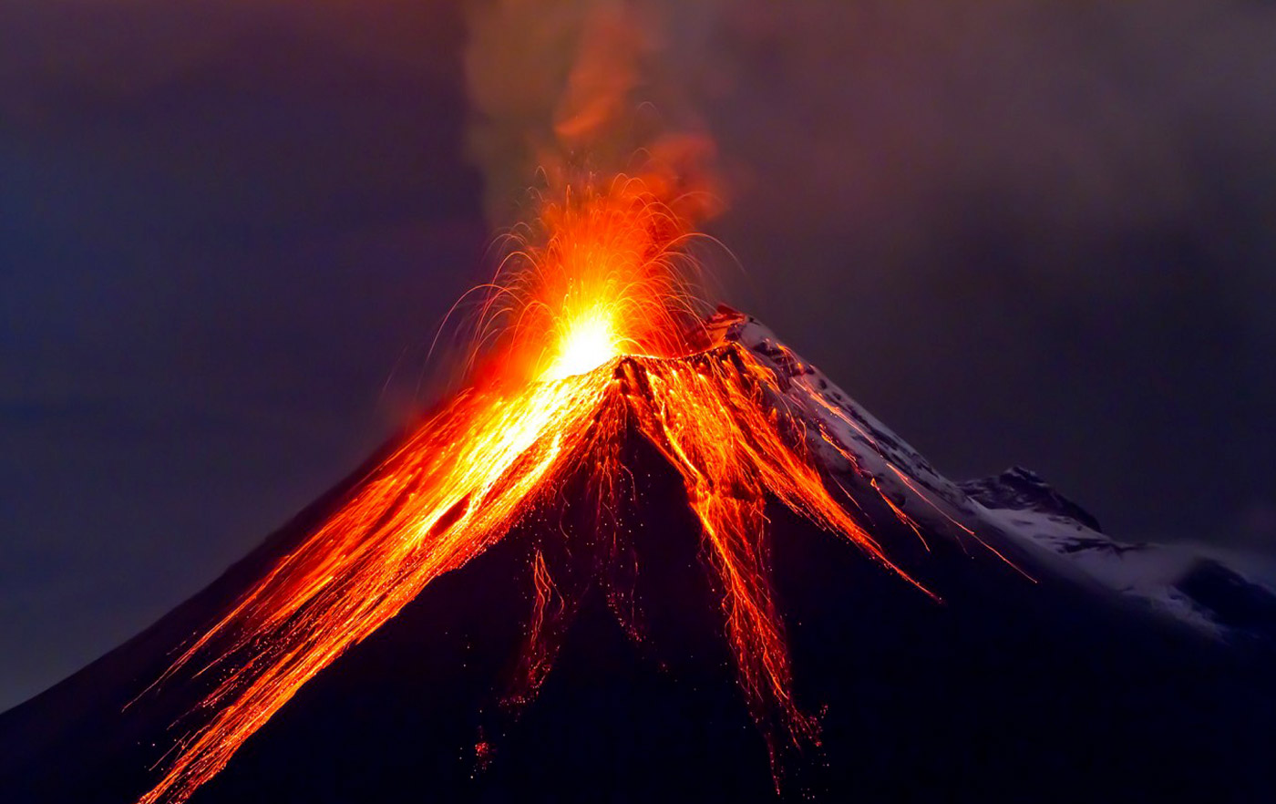 Vulcano in eruzione